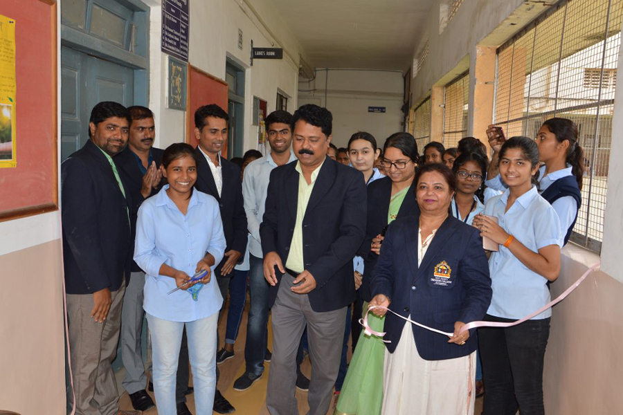 भीत्तिपत्रक कार्यक्रम उद्घाटन