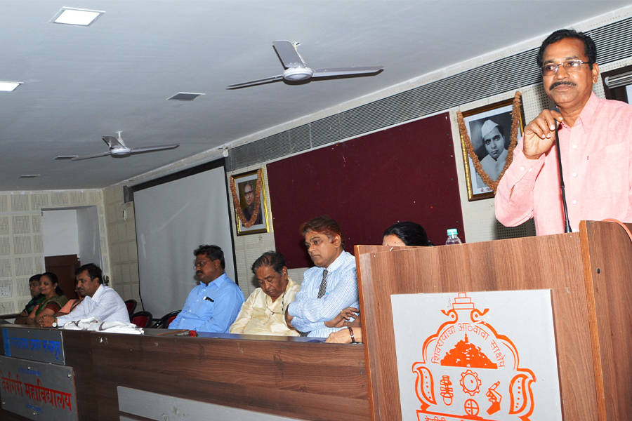 अतिति व्याख्यान लेखक सदानंद देशमुख