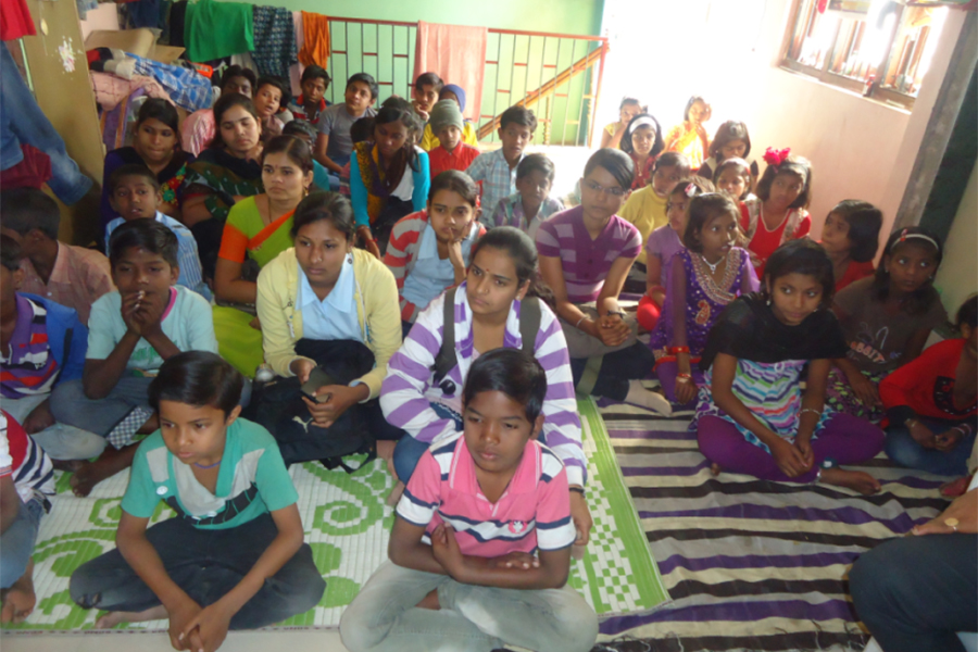 बालसुधारगृह में विद्यार्थी