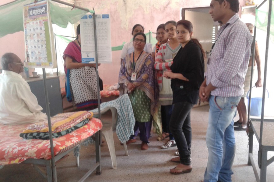 मातोश्री वृद्धाश्रम भेट