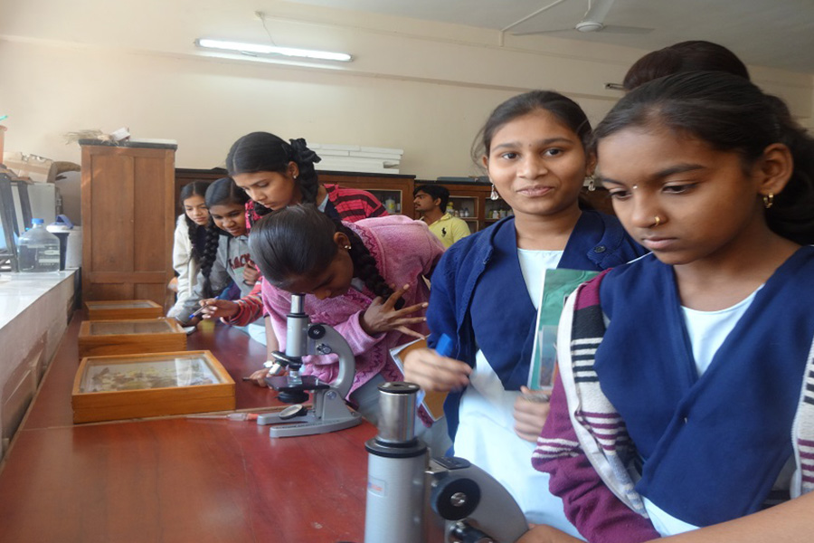 School Students Visit to Zoology Dept