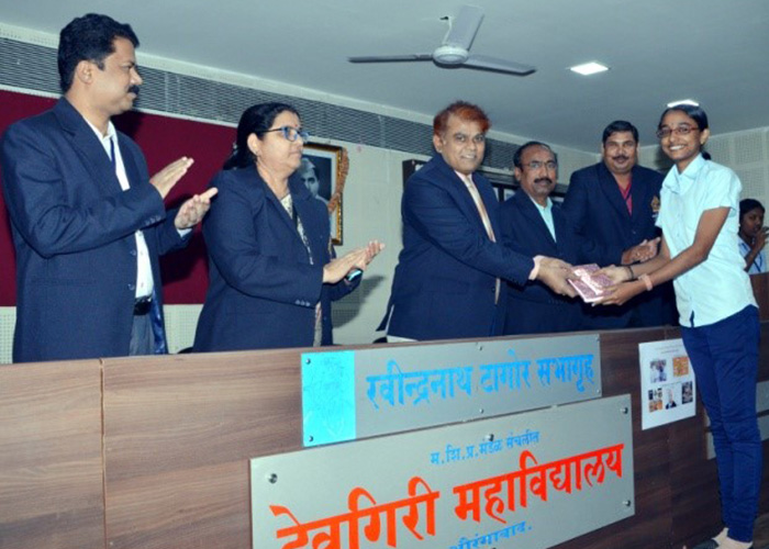 commerece & mgmt gallery 3